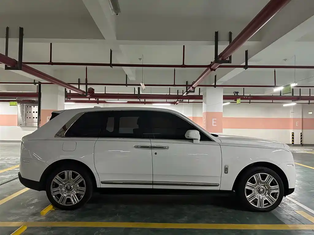 Cullinan 2018 five-seater version купить на сайте DeffCars