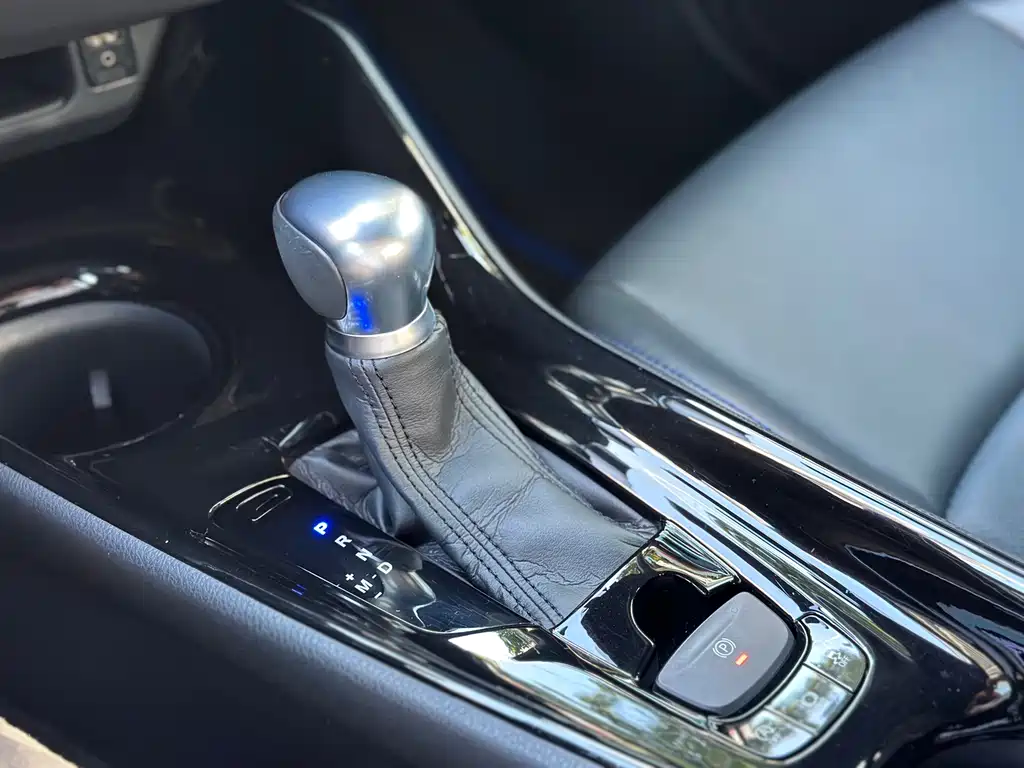 Toyota C-HR 2020 2.0L Leading Edition купить на сайте DeffCars