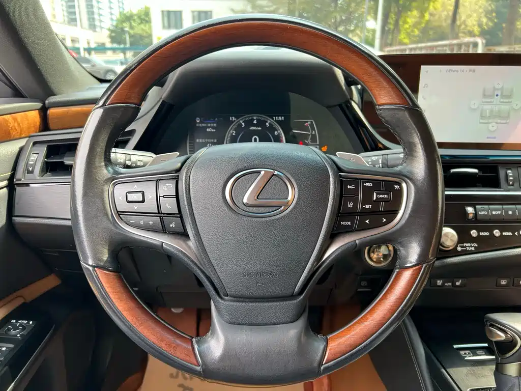 Lexus ES 2022 200 Deluxe Edition купить на сайте DeffCars