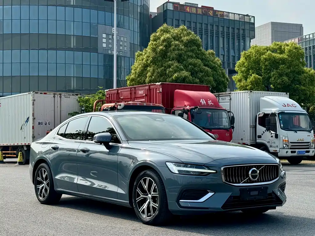Volvo S60 2024 B4 Zhiyi Luxury Edition купить на сайте DeffCars