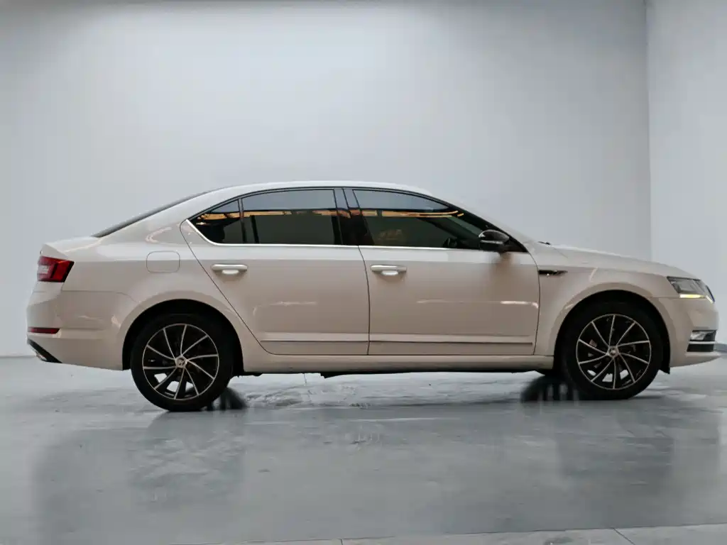 Octavia 2018 TSI280 DSG Deluxe Edition купить на сайте DeffCars