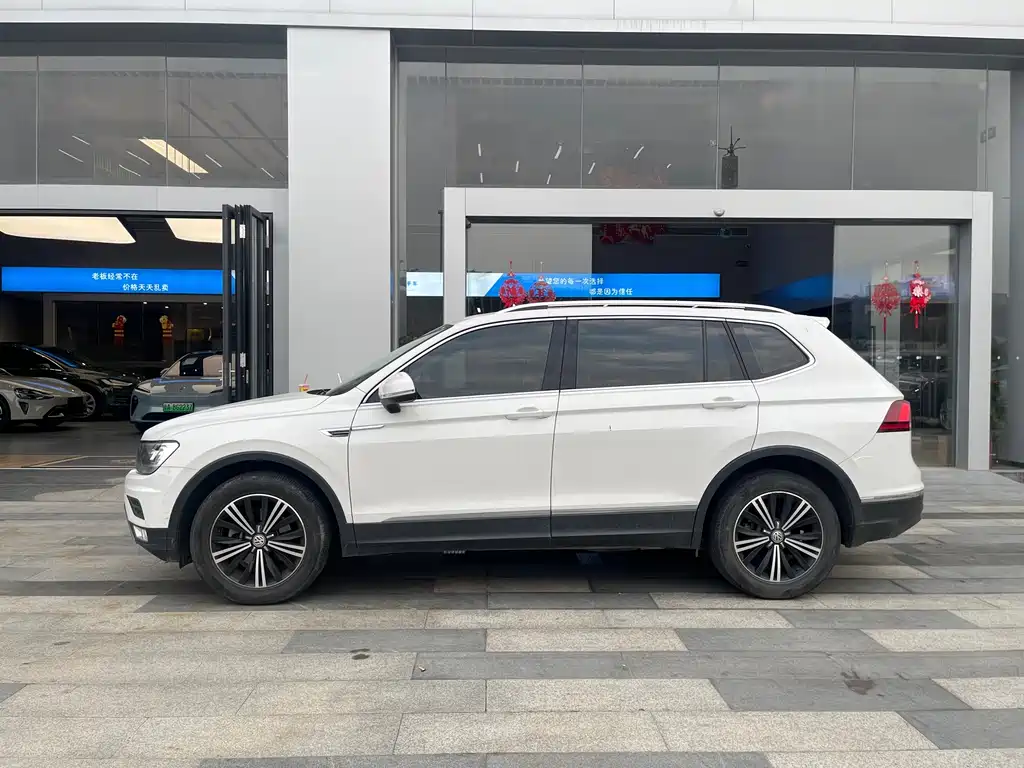 Tiguan L 2020 330TSI automatic two-wheel drive panoramic comfort version National VI купить на сайте DeffCars