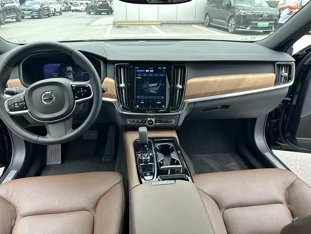 Volvo S90 plug-in hybrid 2024 plug-in hybrid four-wheel drive long range Zhiyi luxury version купить на сайте DeffCars