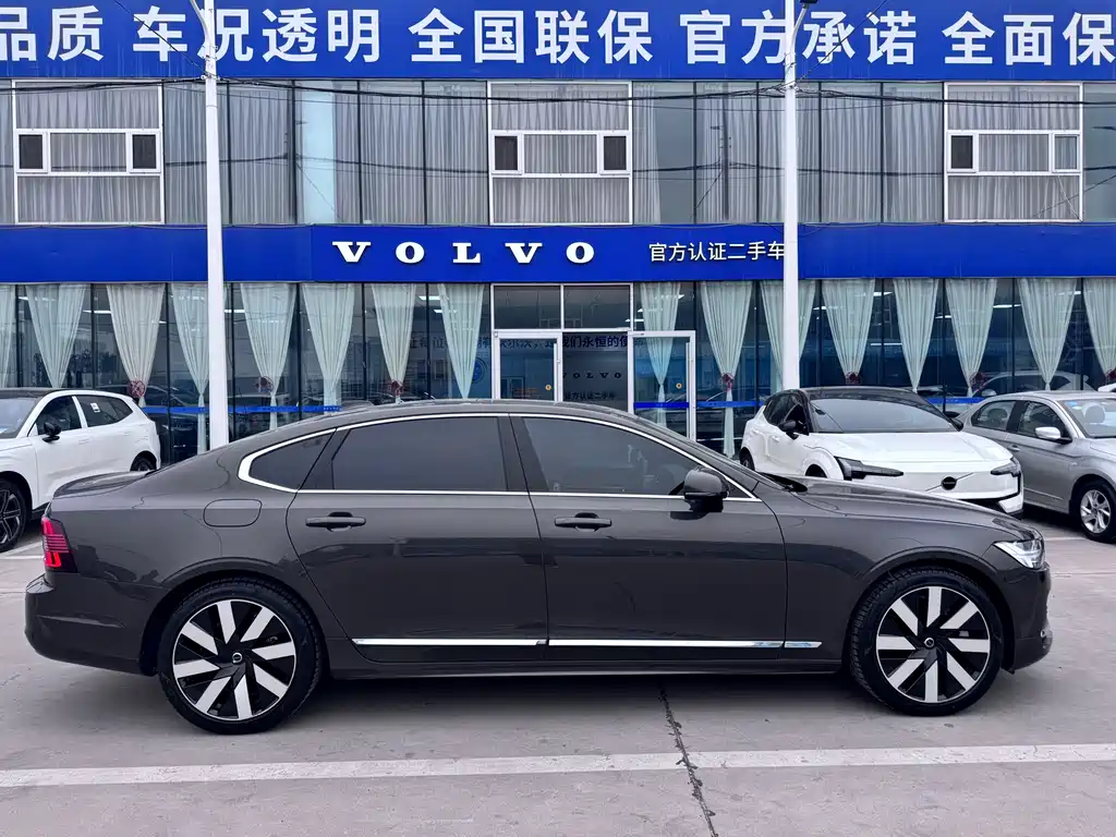 Volvo S90 plug-in hybrid 2025 plug-in hybrid four-wheel drive long range Zhiya luxury version купить на сайте DeffCars