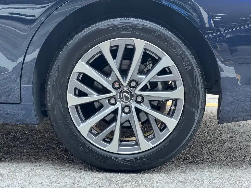 Lexus ES 2023 200 Excellence Edition купить на сайте DeffCars
