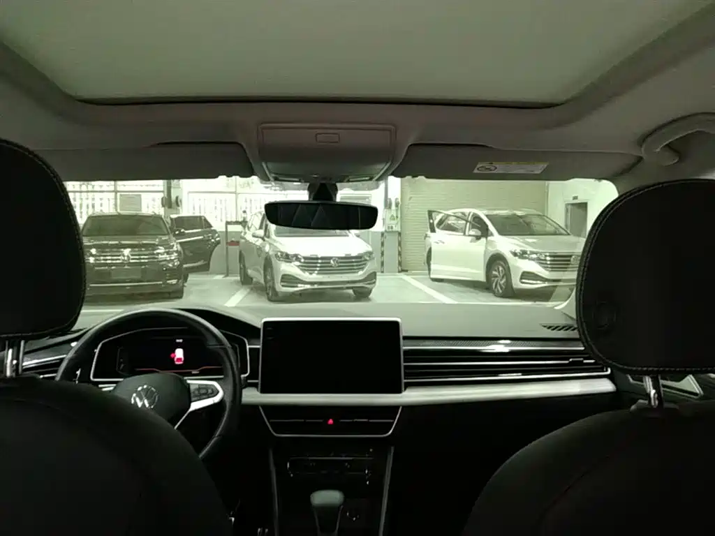 Tiguan L 2024 330TSI automatic two-wheel drive R-Line version купить на сайте DeffCars