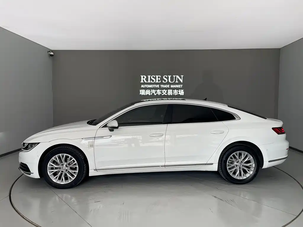 FAW-Volkswagen CC 2019 330TSI Charming Edition National V купить на сайте DeffCars