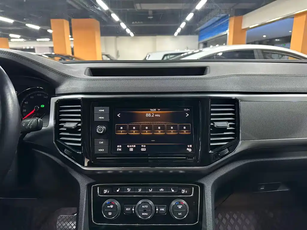 Touron 2019 330TSI 2WD Deluxe Edition National VI купить на сайте DeffCars
