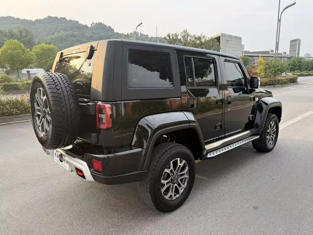 Beijing off-road BJ40 2023 2.0T automatic four-wheel drive city hunter version knight type купить на сайте DeffCars
