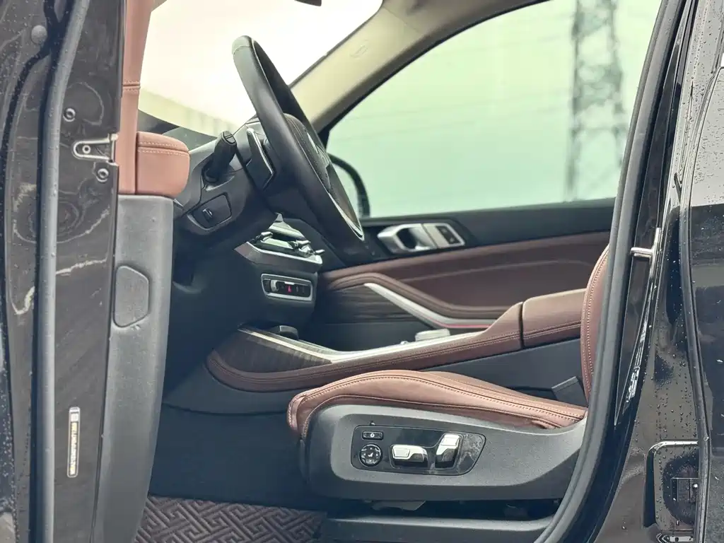 BMW X7 2023 xDrive40i Leading Luxury Package купить на сайте DeffCars