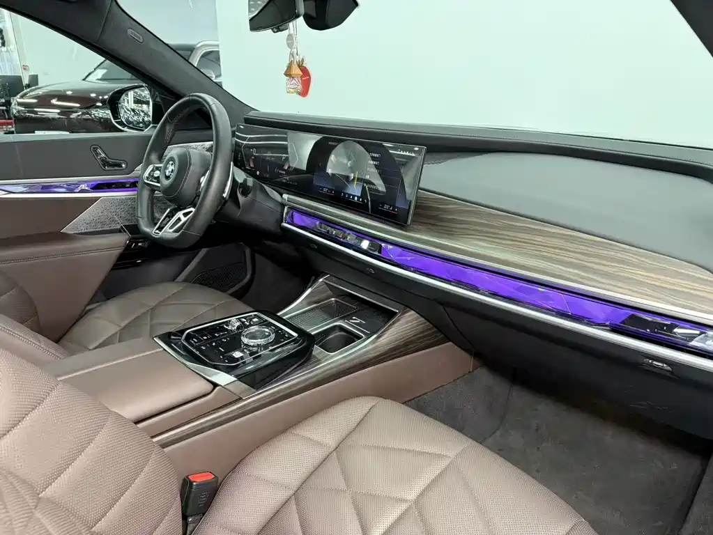BMW 7 Series 2023 735Li M Sports Package купить на сайте DeffCars
