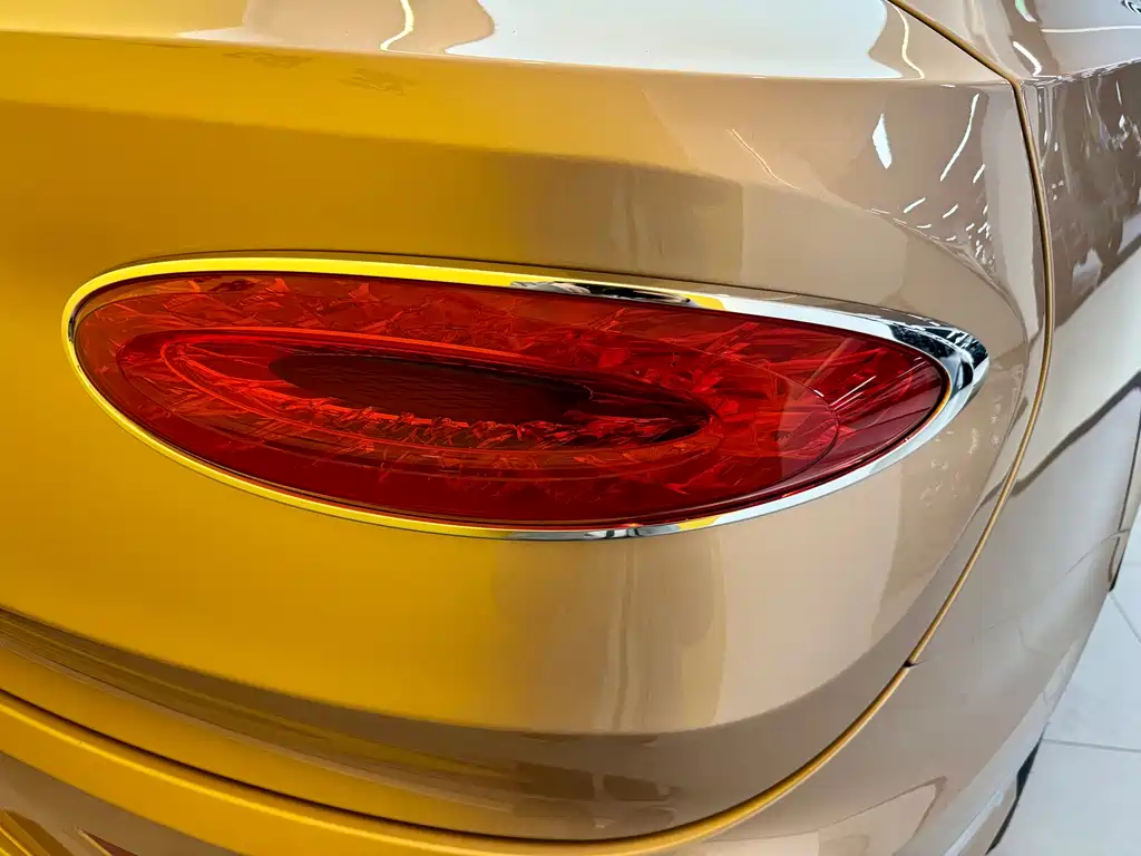 Bentayga 2023 4.0T V8 long wheelbase version купить на сайте DeffCars