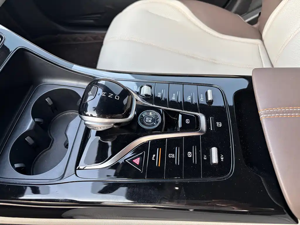 Qin PLUS 2024 Honor Edition DM-i 55KM Leading Model купить на сайте DeffCars