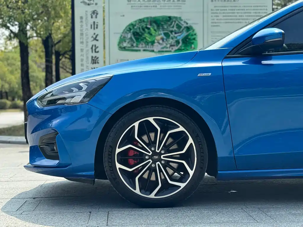 Focus 2021 Hatchback EcoBoost 180 Automatic ST Line купить на сайте DeffCars