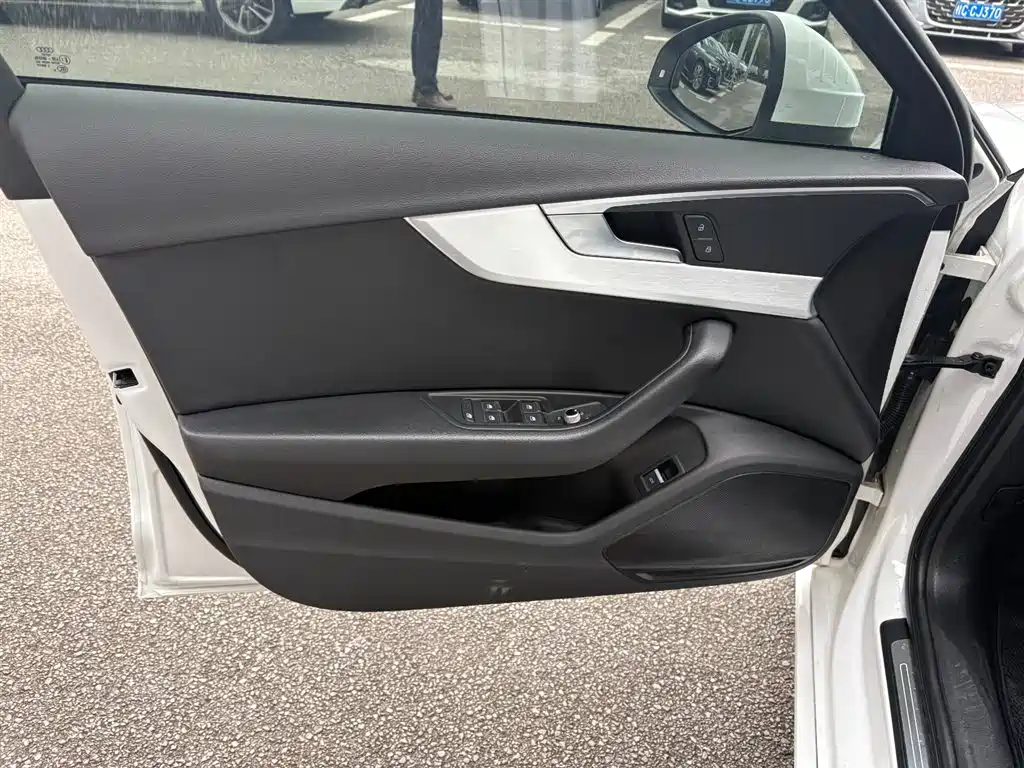Audi A4L 2019 40 TFSI Fashion Type National V купить на сайте DeffCars
