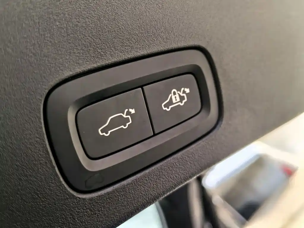 Lynk & Co 05 2022 2.0TD two-wheel drive shines Halo купить на сайте DeffCars