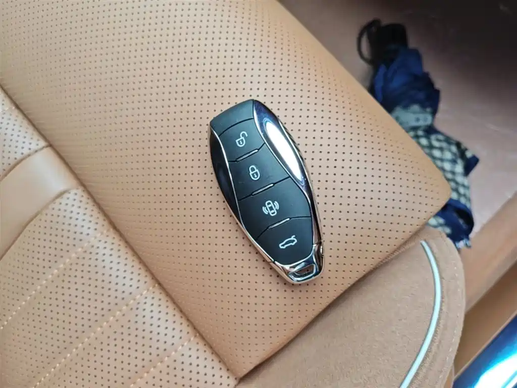 Hongqi H9 2024 2.0T Qixiang Private Fashion Edition купить на сайте DeffCars