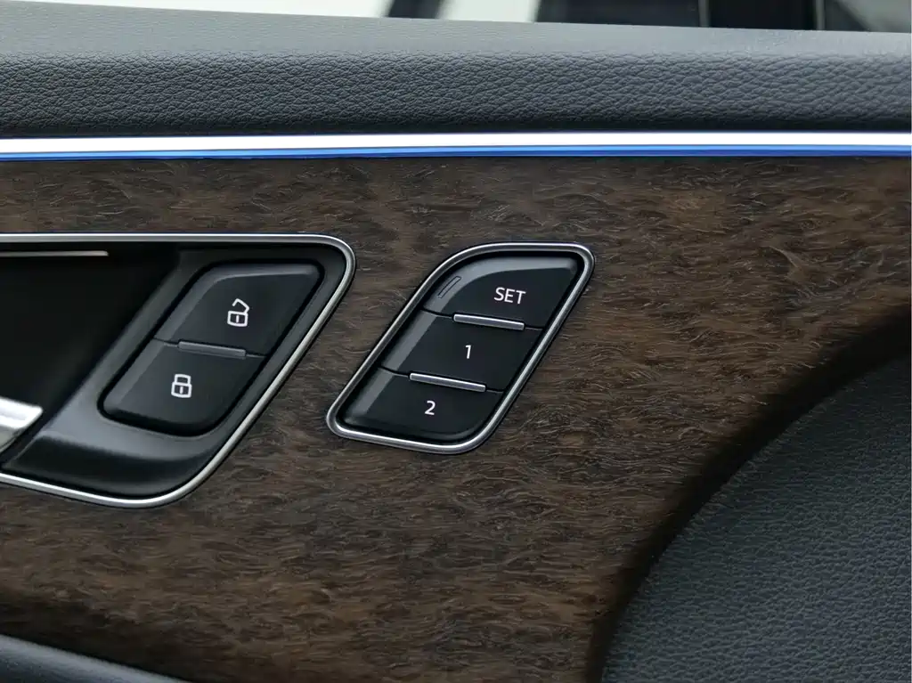 Audi Q7 2022 55 TFSI quattro S line sports купить на сайте DeffCars