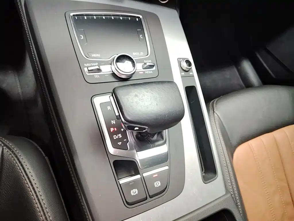Audi Q5L 2020 facelift 40 TFSI enjoys fashionable style купить на сайте DeffCars