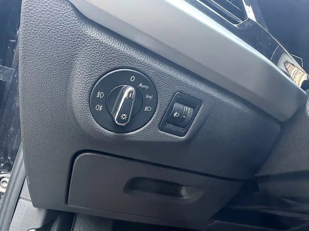 Lavida 2019 280TSI DSG Deluxe Edition National VI купить на сайте DeffCars