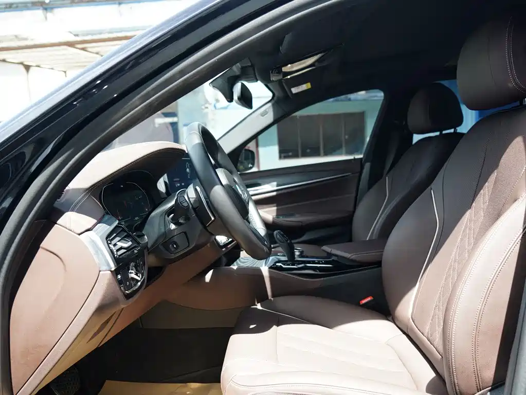BMW 5 Series 2023 facelift 530Li leading M sports package купить на сайте DeffCars