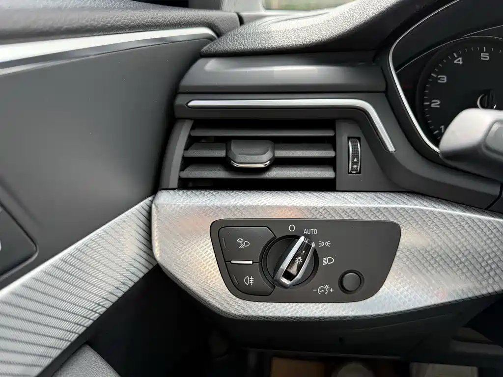 Audi A4L 2017 Plus 40 TFSI Fashion купить на сайте DeffCars