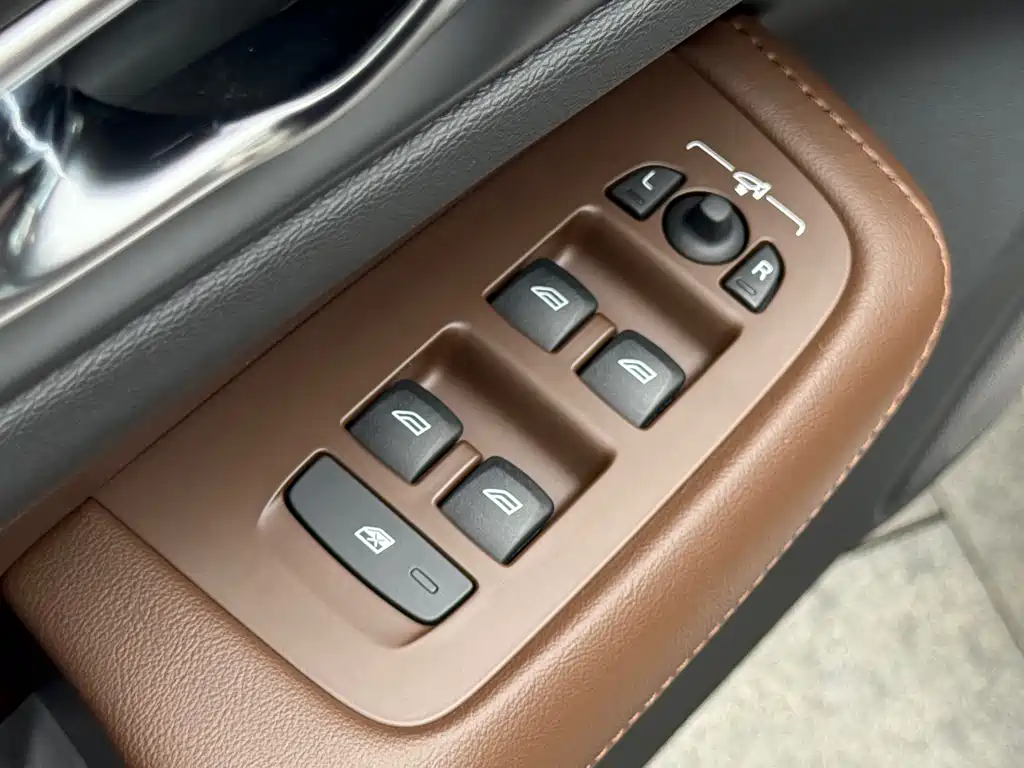 Volvo S60 2024 B4 Zhiyi Luxury Edition купить на сайте DeffCars