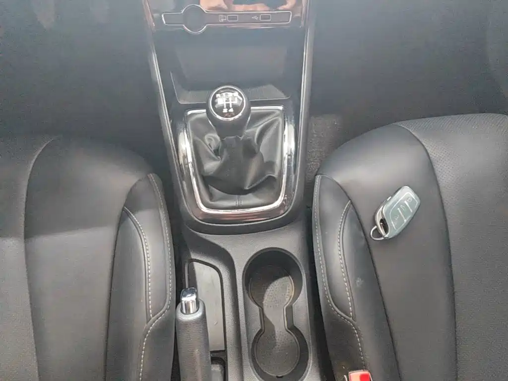 ROEWE i5 2019 1.5L Manual 4G Internet Leader Ultimate Edition купить на сайте DeffCars