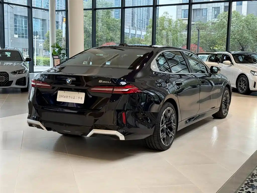 BMW 5 Series 2025 530Li Exclusive M Sports Package купить на сайте DeffCars