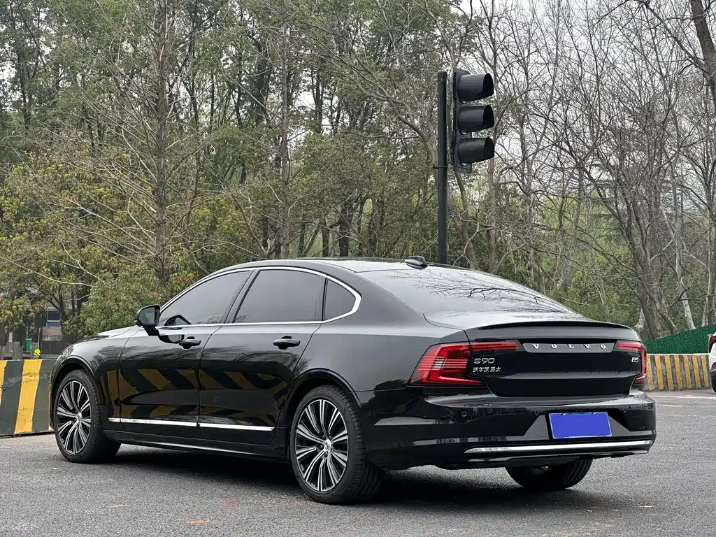 Volvo S90 2025 B5 Zhiya Luxury Edition купить на сайте DeffCars