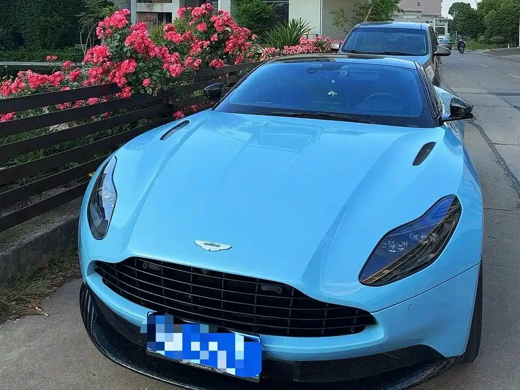 Aston Martin DB11 2017 4.0T V8 купить на сайте DeffCars