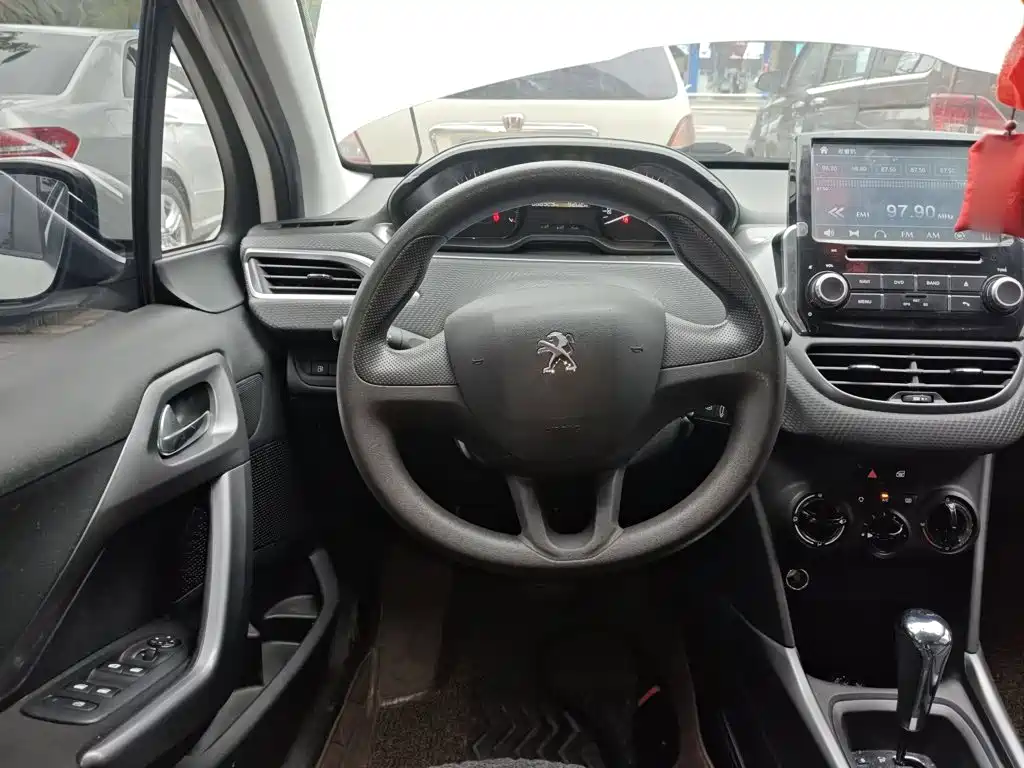 Peugeot 2008 2014 1.6L automatic trendy version купить на сайте DeffCars