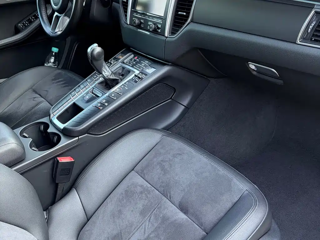 Macan 2016 Macan 2.0T купить на сайте DeffCars