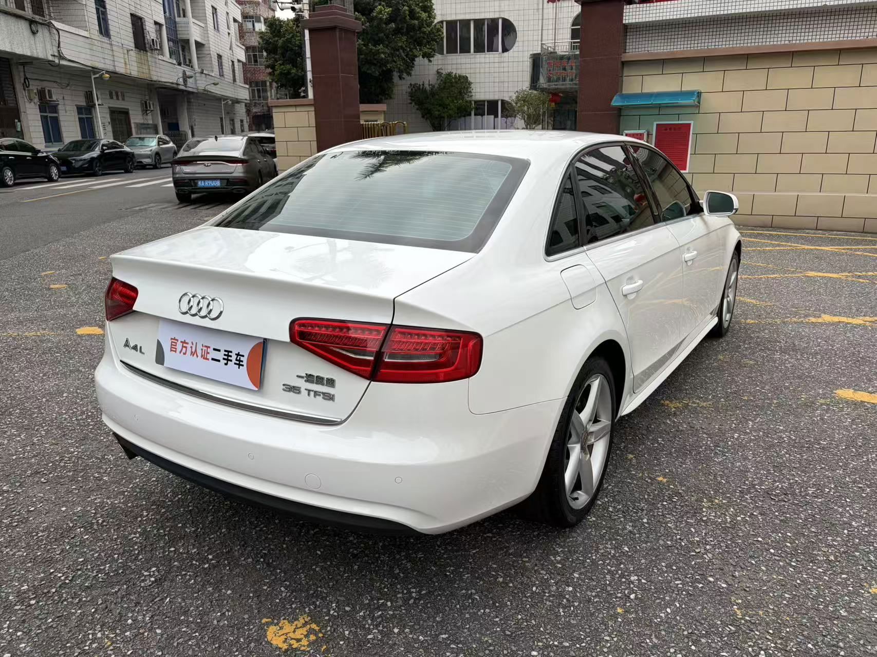 Audi A4L 2015 35 TFSI automatic standard купить на сайте DeffCars