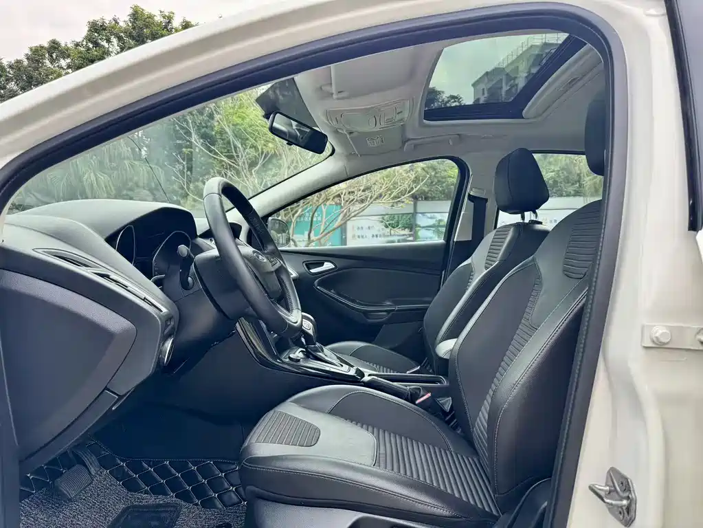 Focus 2018 sedan classic 1.6L automatic stylish smart mobility version купить на сайте DeffCars