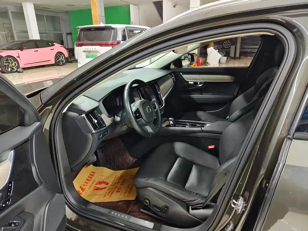 Volvo V90 2021 Cross Country B5 AWD Zhiyuan Edition купить на сайте DeffCars