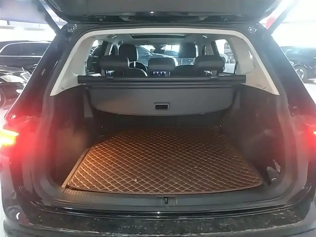 Tiguan L 2023 330TSI automatic two-wheel drive R-Line flagship version купить на сайте DeffCars