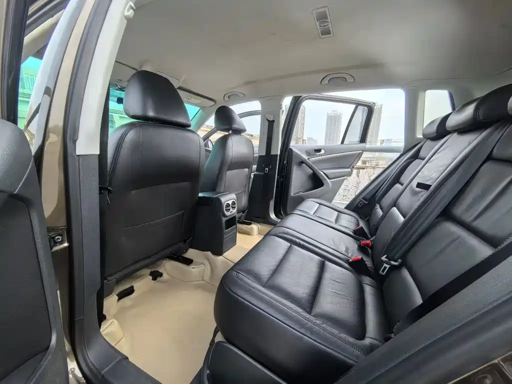Tiguan 2015 1.8TSI automatic two-wheel drive comfort version купить на сайте DeffCars