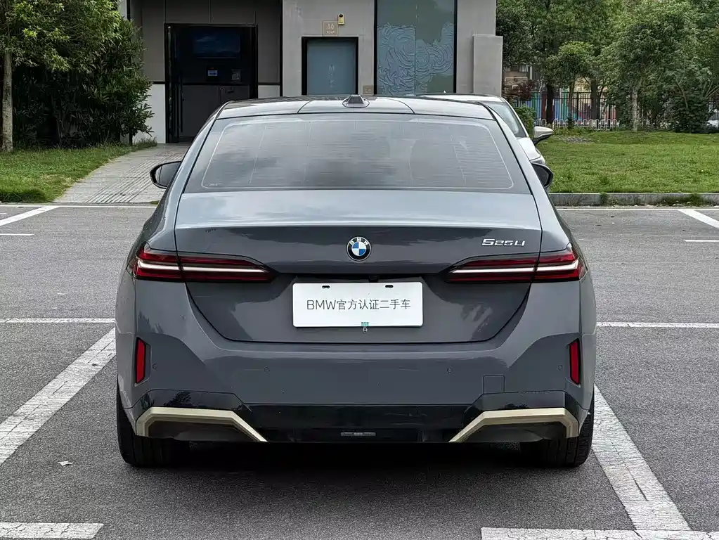 BMW 5 Series 2024 525Li M Sports Package купить на сайте DeffCars