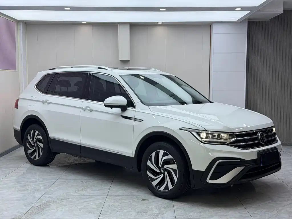 Tiguan L 2023 280TSI automatic two-wheel drive Chaochuang limited edition купить на сайте DeffCars