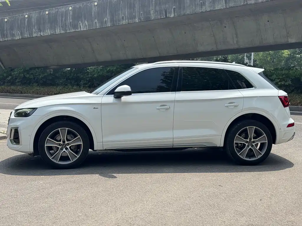Audi Q5L 2022 45T luxury and dynamic model купить на сайте DeffCars