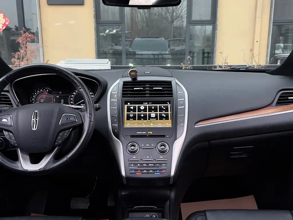 Lincoln MKC 2018 2.0T Two-wheel drive Premium Edition купить на сайте DeffCars