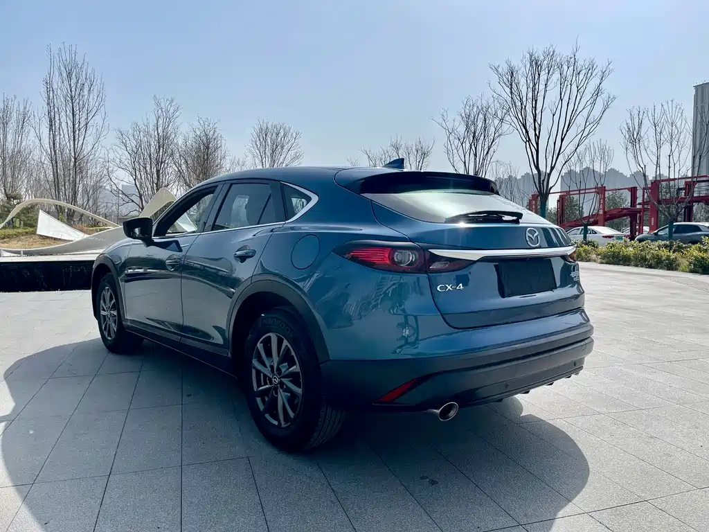 Mazda CX-4 2020 2.0L automatic two-wheel drive Blue Sky Vibrant Edition купить на сайте DeffCars