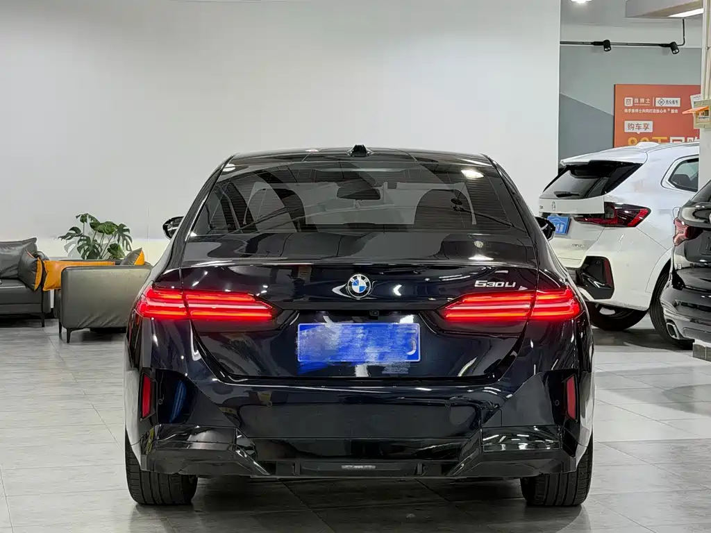 BMW 5 Series 2024 530Li Leading M Sports Package купить на сайте DeffCars