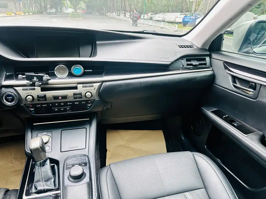 Lexus ES 2015 300h Comfort Edition купить на сайте DeffCars
