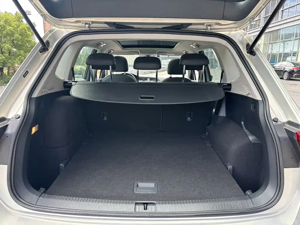 Tiguan L plug-in hybrid 2019 430PHEV hybrid luxury version купить на сайте DeffCars