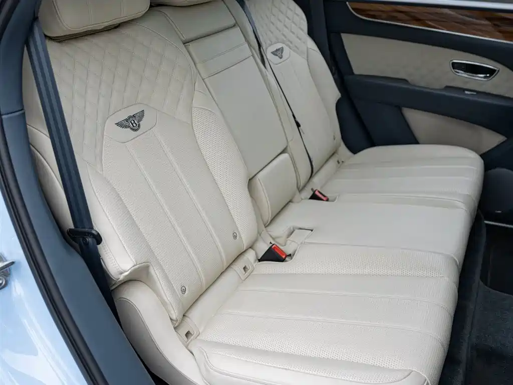 Bentayga 2022 4.0T V8 купить на сайте DeffCars