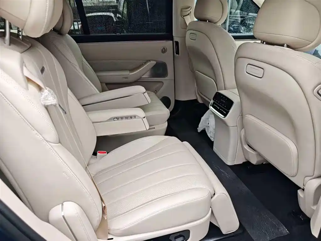 Wenjie M8 2025 extended range Ultra version 53.4kWh 6-seat version 192-line lidar) купить на сайте DeffCars