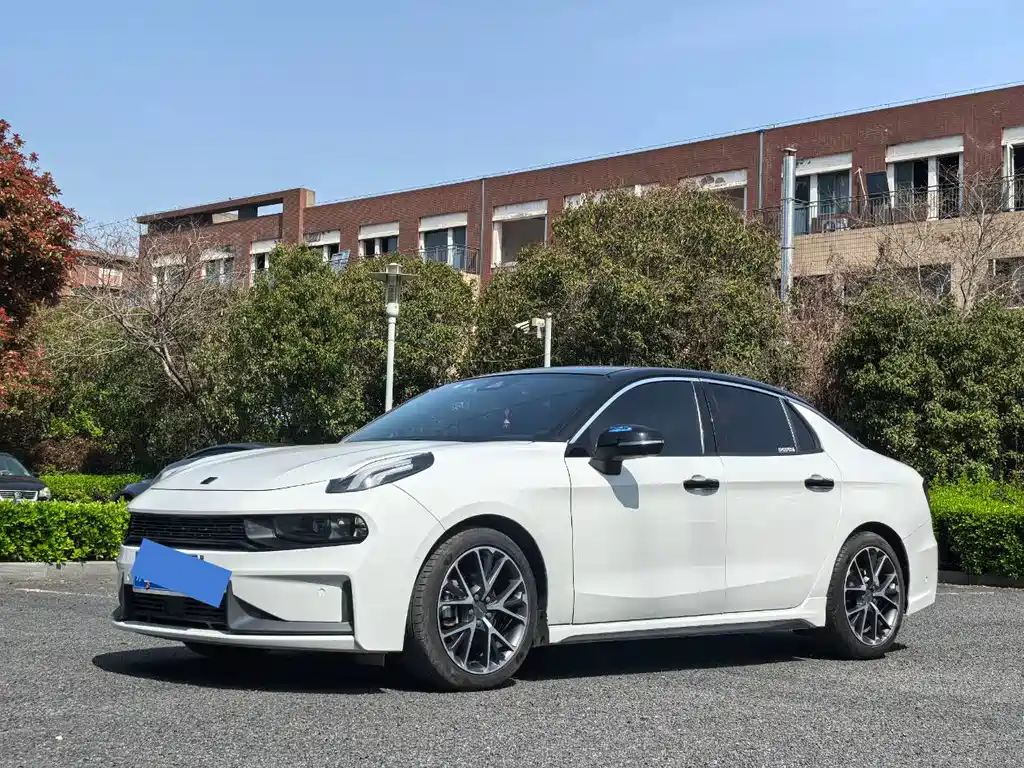 Lynk & Co 03 2022 2.0TD DCT Pro купить на сайте DeffCars