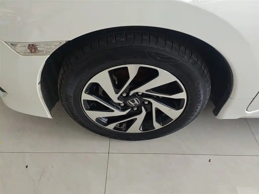 Civic 2016 220TURBO CVT Deluxe Edition купить на сайте DeffCars